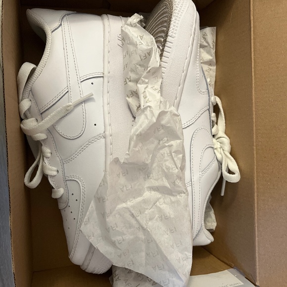 Nike Air Force 1 - Picture 1 of 7